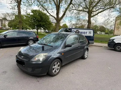 Gebraucht Ford Fiesta 60 PS (44 kW) 2005 Grau Kleinwagen