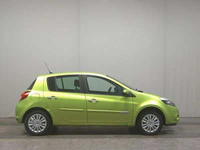 Usata Renault Clio II Dynamique 75 CV (55 kW) 2010 Verde Berlina
