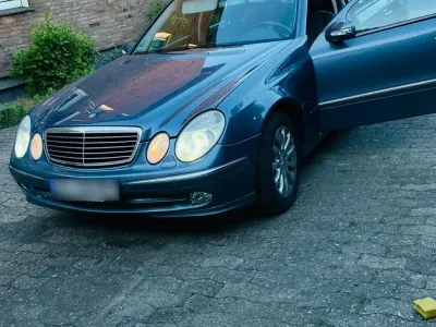 Gebraucht Mercedes E270 177 PS (130 kW) 2003 Limousine
