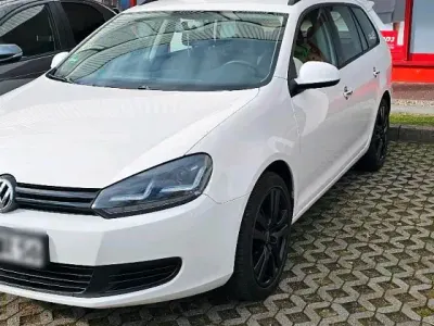 Gebraucht VW Golf VI 105 PS (77 kW) 2010 Weiß Kleinwagen