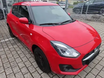 Gebraucht Suzuki Swift Comfort 83 PS (61 kW) 2023 Rot Kleinwagen