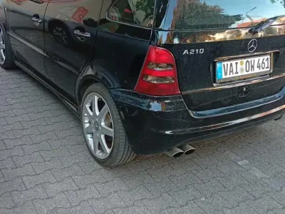Używany Mercedes A210 136 KM (100 kW) 2004 Czarny Hatchback