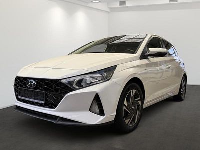 Gebraucht Hyundai i20 Intro Edition 101 PS (74 kW) 2021 Weiß Kleinwagen