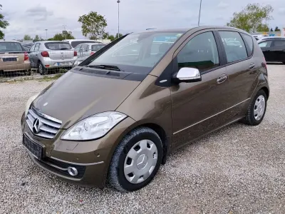Używany Mercedes A180 116 KM (85 kW) 2009 Złoty Sedan/Limuzyna