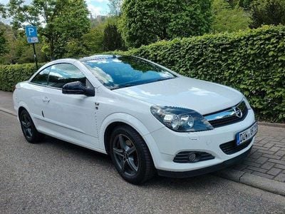Usata Opel Astra Cabriolet Edition 140 CV (102 kW) 2010 Bianco Cabrio