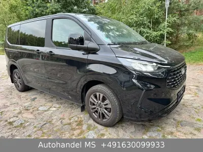 Gebraucht Ford Tourneo Titanium 136 PS (100 kW) 2025 Schwarz Van / Kleinbus