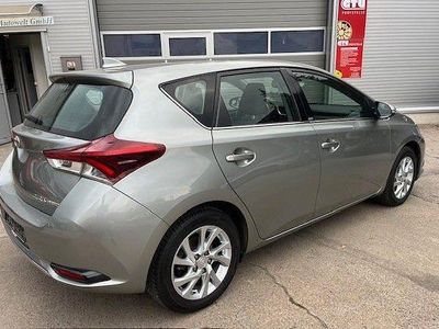 Toyota Auris Hybrid