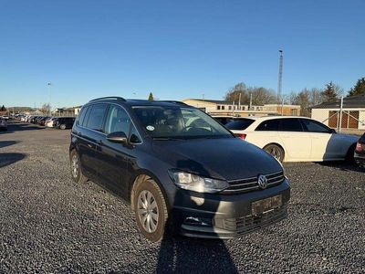 Grau Gebraucht 2016 VW Touran Comfortline Van / Kleinbus | 7.000 €