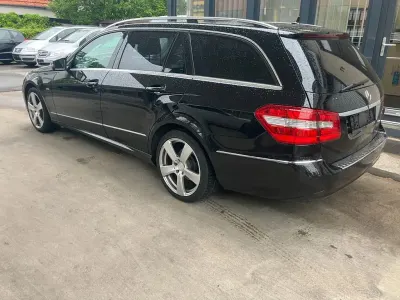 Gebraucht Mercedes E200 136 PS (100 kW) 2010 Obsidianschwarz Kombi