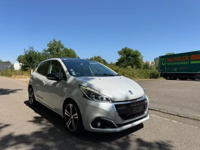 Gebraucht Peugeot 208 GT-line 110 PS (80 kW) 2017 Weiß Kleinwagen