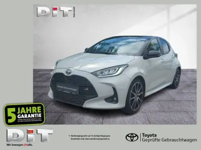 Gebraucht Toyota Yaris Hybrid Sport 116 PS (85 kW) 2022 Ash grey / dach schwarz (metallic) Limousine