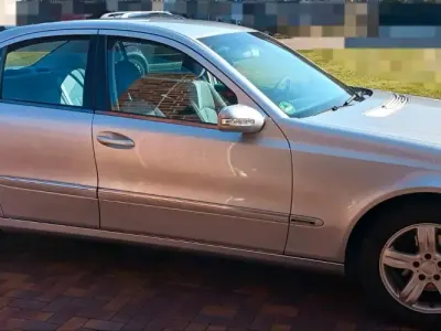 Gebraucht Mercedes E200 122 PS (89 kW) 2004 Schwarz Limousine