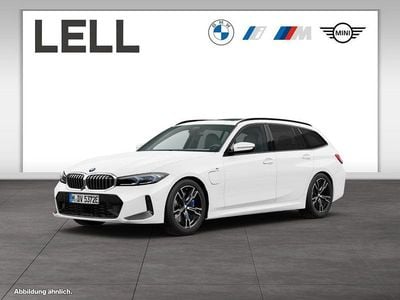 Weiß Gebraucht 2024 BMW 330e M Sport Kombi | 44.850 € (Superpreis)