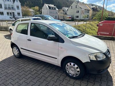 gebraucht VW Fox Basis, TÜV neu 04/2026, 8-Fach bereift!