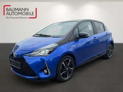 Gebraucht Toyota Yaris Hybrid Style 101 PS (74 kW) 2017 Blau (metallic) Limousine