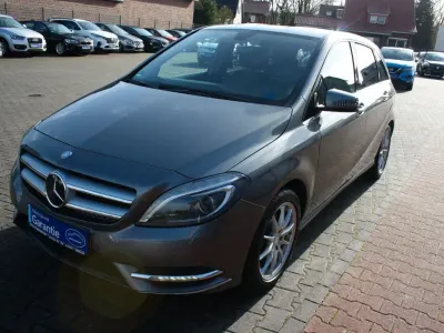 Gebraucht Mercedes B200 156 PS (114 kW) 2013 Grau Kleinwagen