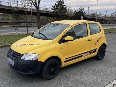 Occasion VW Fox 69 PK (50 kW) 2005 Geel Hatchback