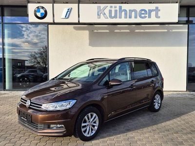 Gebraucht VW Touran Comfortline 150 PS (110 kW) 2016 Braun Van / Kleinbus