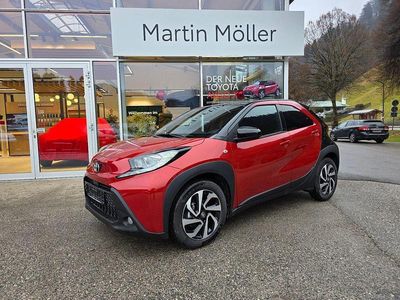 Neu Toyota Aygo X 72 PS (52 kW) 2025 Rot SUV