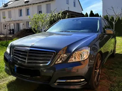 Gebraucht Mercedes E220 Avantgarde 170 PS (125 kW) 2011 Grau Limousine