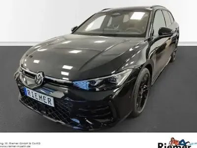 Gebraucht VW Passat R-line 150 PS (110 kW) 2024 Grenadillschwarz metallic Kombi