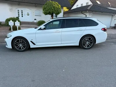 Gebraucht BMW 520 190 PS (139 kW) 2022 Weiß Limousine