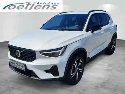 Neu Volvo XC40 Plus 163 PS (119 kW) 2026 Crystal white SUV