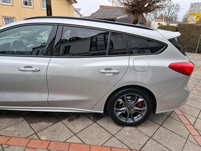 Silber Gebraucht 2019 Ford Focus ST-Line Kombi | 15.000 €