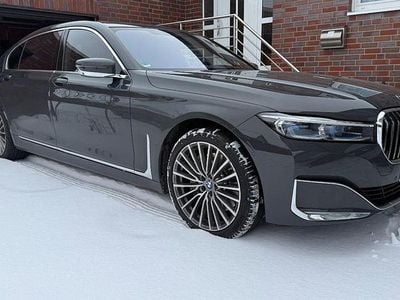 Grau Gebraucht 2022 BMW 740L Performance Limousine | 66.666 € (Fairer Preis)