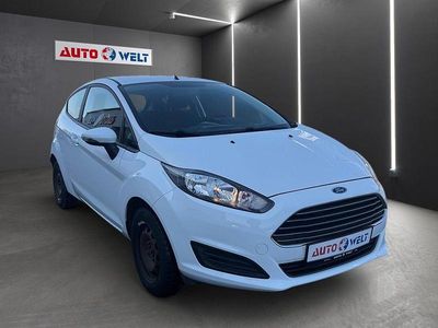Gebraucht Ford Fiesta Ambiente 65 PS (47 kW) 2015 Weiß Kleinwagen