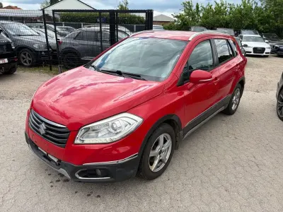 Gebraucht Suzuki SX4 S-Cross Club 120 PS (88 kW) 2014 Rot Limousine