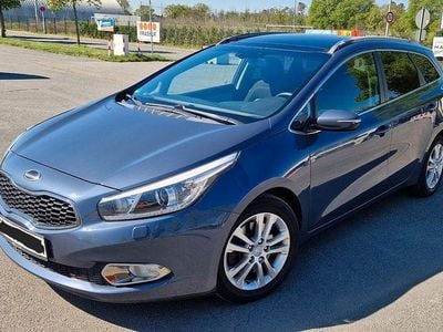 Usado Kia Ceed Sportswagon Spirit 128 HP (94 kW) 2014 Azul Carrinha