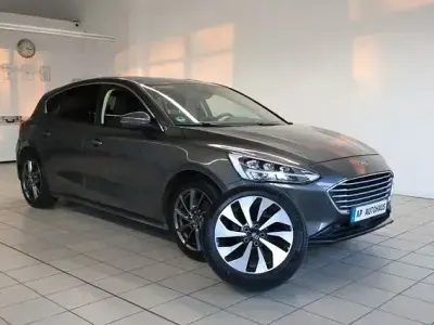 Używany Ford Focus Cool & Connect 147 KM (108 kW) 2018 Szary Sedan/Limuzyna