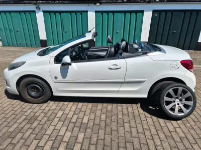 Gebraucht Peugeot 207 CC Roland Garros 120 PS (88 kW) 2013 Weiß Cabrio