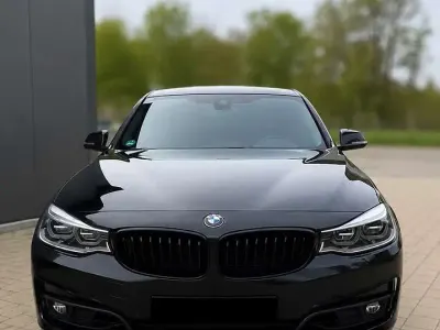 Gebraucht BMW 330 Advantage 258 PS (189 kW) 2017 Schwarz Kleinwagen
