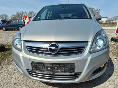 Gebraucht Opel Zafira Innovation 150 PS (110 kW) 2011 Grau Van / Kleinbus