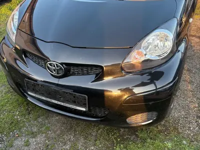 Gebraucht Toyota Aygo 67 PS (49 kW) 2009 Schwarz Kleinwagen