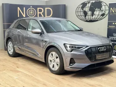 Gebraucht Audi e-tron Advanced 300 kW (408 PS) 2022 Taifungrau metallic (metallic) SUV