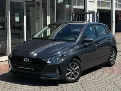 Gebraucht Hyundai i20 Select 101 PS (74 kW) 2023 Aurora grey / met Kleinwagen