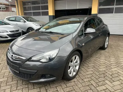 Gebraucht Opel Astra GTC Edition 140 PS (102 kW) 2012 Grau Coupé