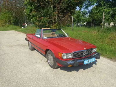 Używany Mercedes 560 177 KM (130 kW) 1986 Czerwony Kabriolet