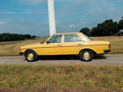 Gebraucht Mercedes 200 60 PS (44 kW) 1978 Gelb Limousine
