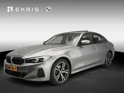 Używany BMW 330e Sport Line 292 KM (214 kW) 2025 Niebieski Sedan/Limuzyna