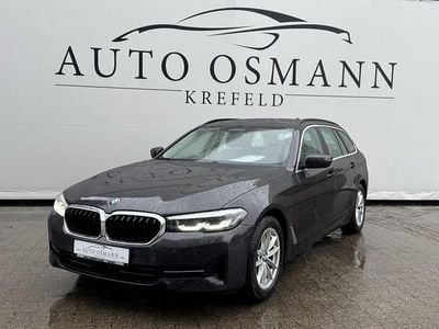 Gebraucht BMW 520 Sport Line 190 PS (139 kW) 2023 Sophistograu brillanteffekt me Kombi