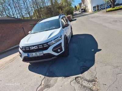 Gebraucht Dacia Jogger Extreme 110 PS (80 kW) 2024 Weiß Van / Kleinbus