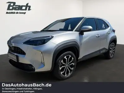 Gebraucht Toyota Yaris Connect Style 116 PS (85 kW) 2023 Shimmering silver metallic Kleinwagen