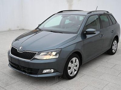 Silber Gebraucht 2015 Skoda Fabia Ambition Limousine | 6.050 € (Fairer Preis)