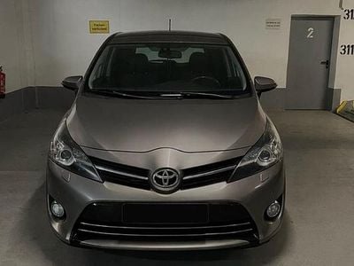 Grau Gebraucht 2014 Toyota Verso Life Van / Kleinbus | 10.000 € (Fairer Preis)