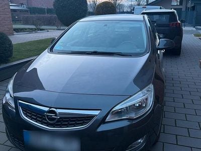 Grau Gebraucht 2012 Opel Astra Limousine | 4.000 €
