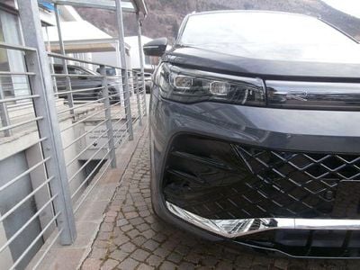 Gebraucht VW Tiguan R-line 150 PS (110 kW) 2024 Grau SUV